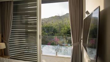 Egyptian cotton sheets, premium bedding, down duvets, pillow-top beds