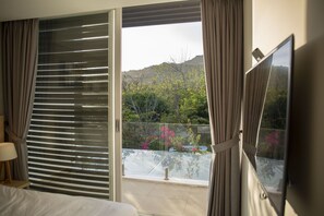 Egyptian cotton sheets, premium bedding, down duvets, pillow-top beds - An Nhien Hotel Apartment - Oceanami (Ho Chi Minh City)