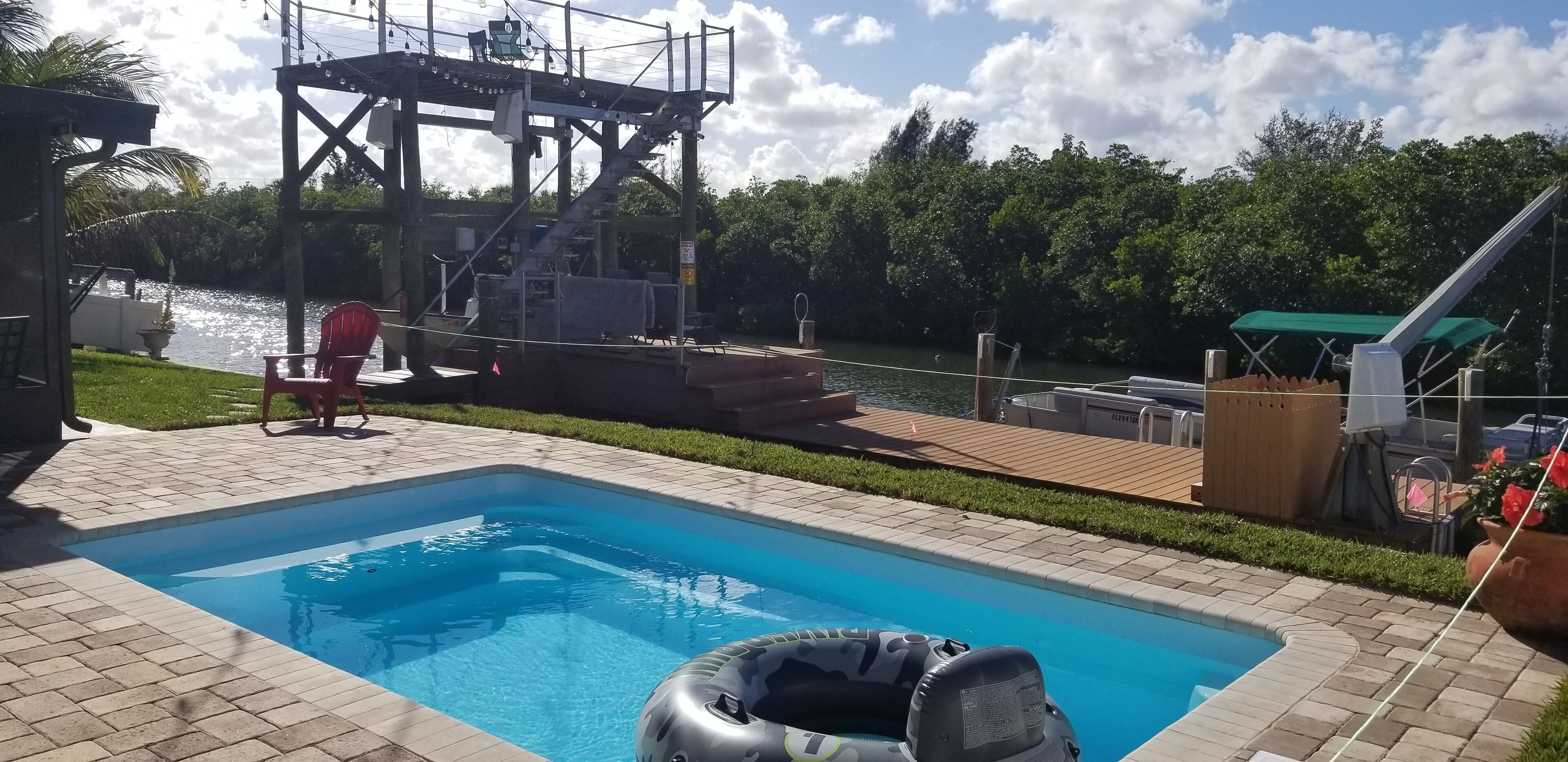 Boat Included / Large Dock / Cabana Pool / Dolphins / Manatees / Great Fishing