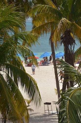 Beach Front Full Equipped Suite # 2