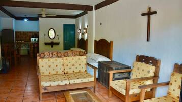 1 bedroom, in-room safe, free WiFi, bed sheets