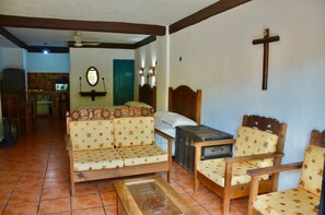 1 bedroom, in-room safe, free WiFi, bed sheets - Beach Front Full Equipped Suite # 2 (Centro - Supmza. 001)