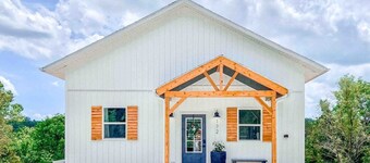 Modern Farmhouse With a Loft, Unbeatable Location