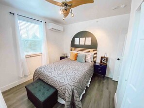 2 bedrooms, travel cot, free WiFi, bed sheets