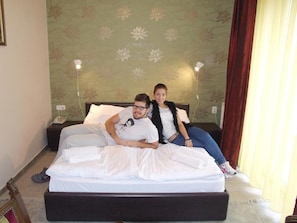 Premium bedding, pillow-top beds, in-room safe, individually decorated - Thermal Panzió Sárvár (Sarvar)