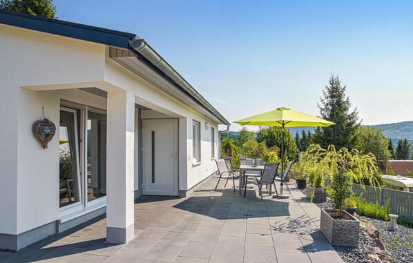 Outdoor dining - Cozy home in Goldlauter-Heidersbach (Goldlauter-Heidersbach)