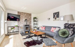 Smart TV, fireplace - Cozy home in Goldlauter-Heidersbach (Goldlauter-Heidersbach)