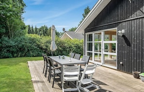 تناول الطعام بالخارج