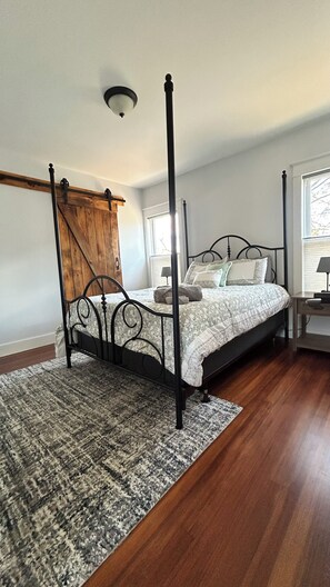 4 bedrooms, iron/ironing board, free WiFi, bed sheets