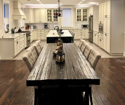 Downtown -  Spacious Open Floor plan & Huge Kitchen Perfect for Family & Friend
