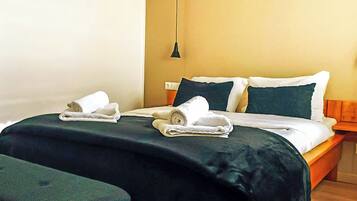 3 makuuhuonetta, työpöytä, silitysrauta/-lauta, ilmainen Wi-Fi