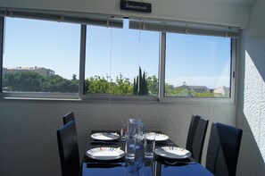 Dining - Lara 3 - T2 Loggia Swimming pool - 2 double beds - Private parking (Le Cap d'Agde)