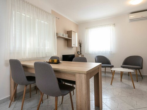 Lovely apartment in villa for 5 guests with WIFI, A/C, TV and terrace