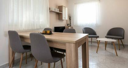 Lovely apartment in villa for 5 guests with WIFI, A/C, TV and terrace