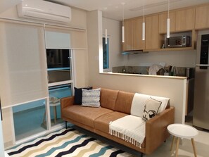 Books, music library, stereo - Apartment in Itaguá, Ubatuba, High Standard, sophistication in family structure. (Itaguá)