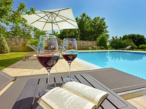 Pool - Cosy apartment in villa for 4 people with WIFI, A/C, pool, TV and terrace (Umag)