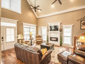 TV, fireplace, offices