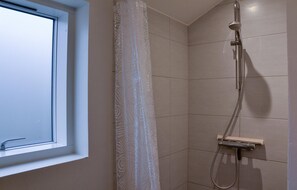 Shower - Amazing home in Græsted with kitchen (Græsted)