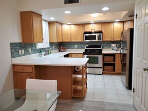 Cookware/dishes/utensils