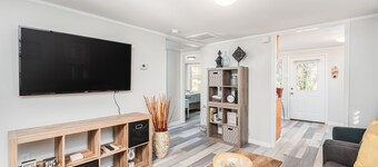 Cozy Cottage-Screened Porch-Central Location -Beach Access Across- Pet Considered