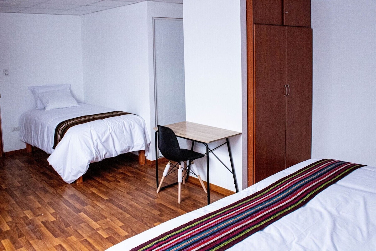 Bureau, fer et planche à repasser, accès au Wi-Fi (inclus), décor unique
