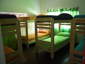 Phòng tập thể cơ bản, nhiều giường, quang cảnh núi (7 Beds) | Bộ trải giường bằng vải cotton Ai Cập, bộ đồ giường cao cấp
