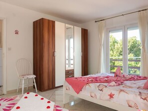 2 bedrooms, free WiFi - Lovely apartment for 5 guests with A/C, WIFI, TV, terrace and pets allowed (Senj)