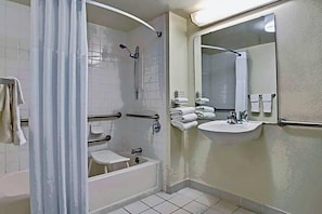 Bathroom - Days Inn by Wyndham Bradenton - Near the Gulf (Bradenton)