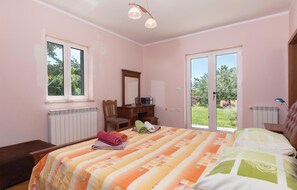 8 chambres, lit de bébé portatif, accès au Wi-Fi (inclus)