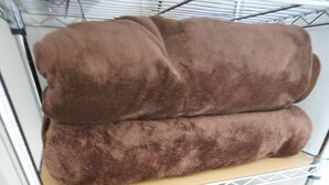 A bunk bed with a brown blanket on top and a storage unit below. - Terry's Apartment Namba South V C01A (Osaka)