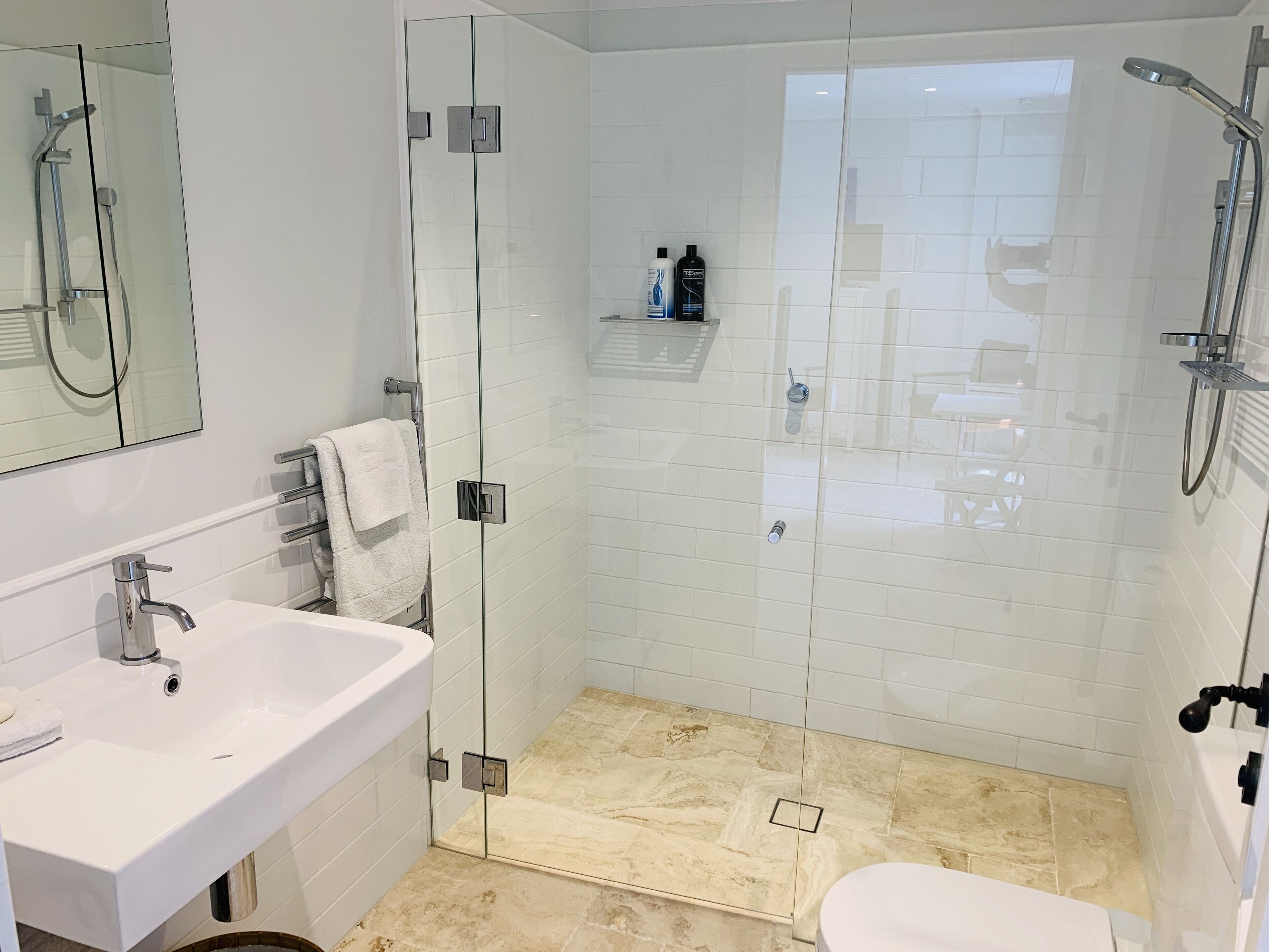 Balmoral Hamptons home (heated pool & hot tub) — image 25