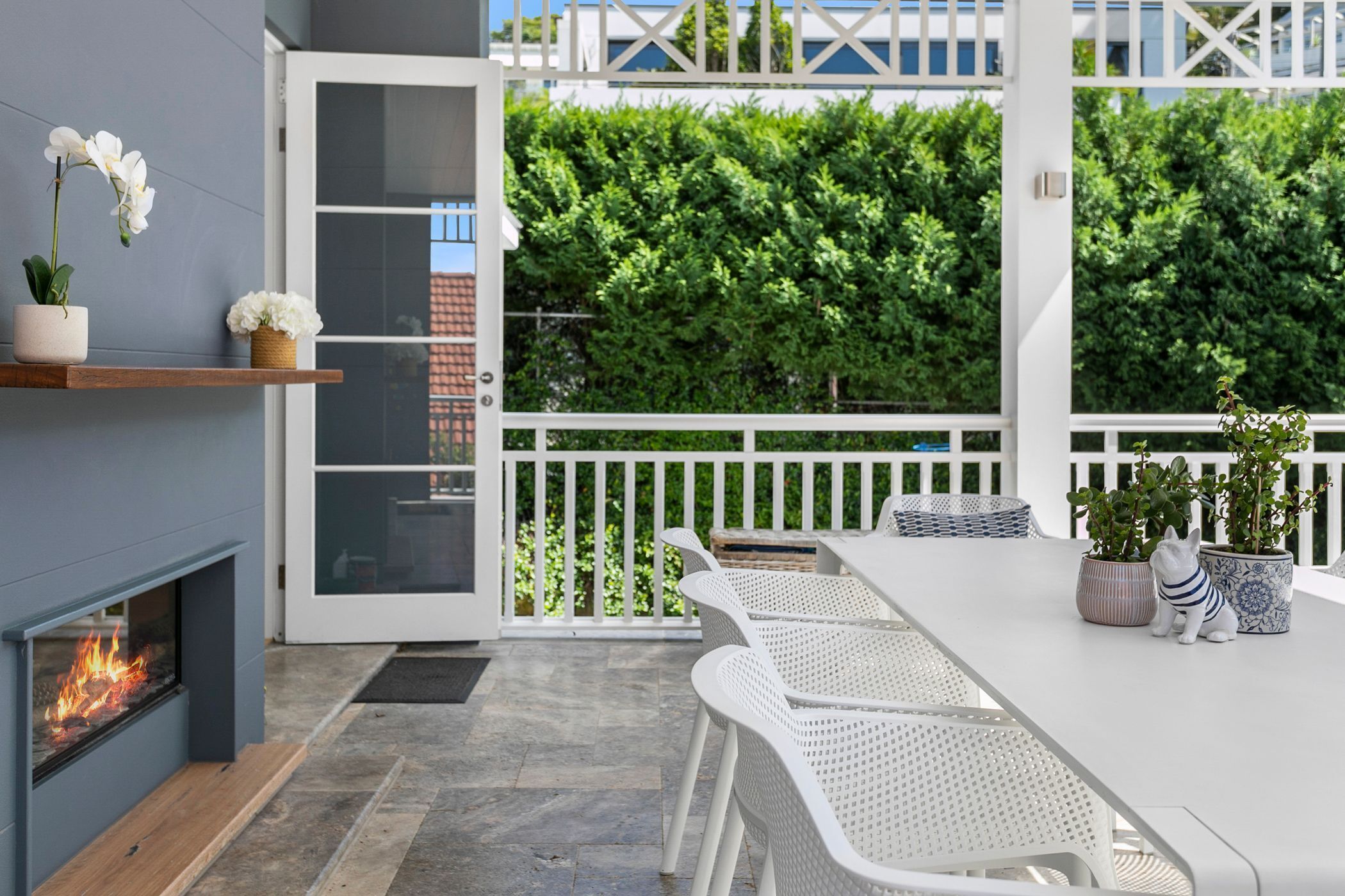 Balmoral Hamptons home (heated pool & hot tub) — image 12