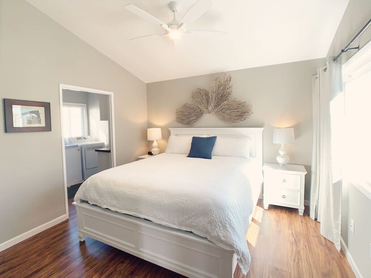 5 bedrooms, iron/ironing board, WiFi, bed sheets