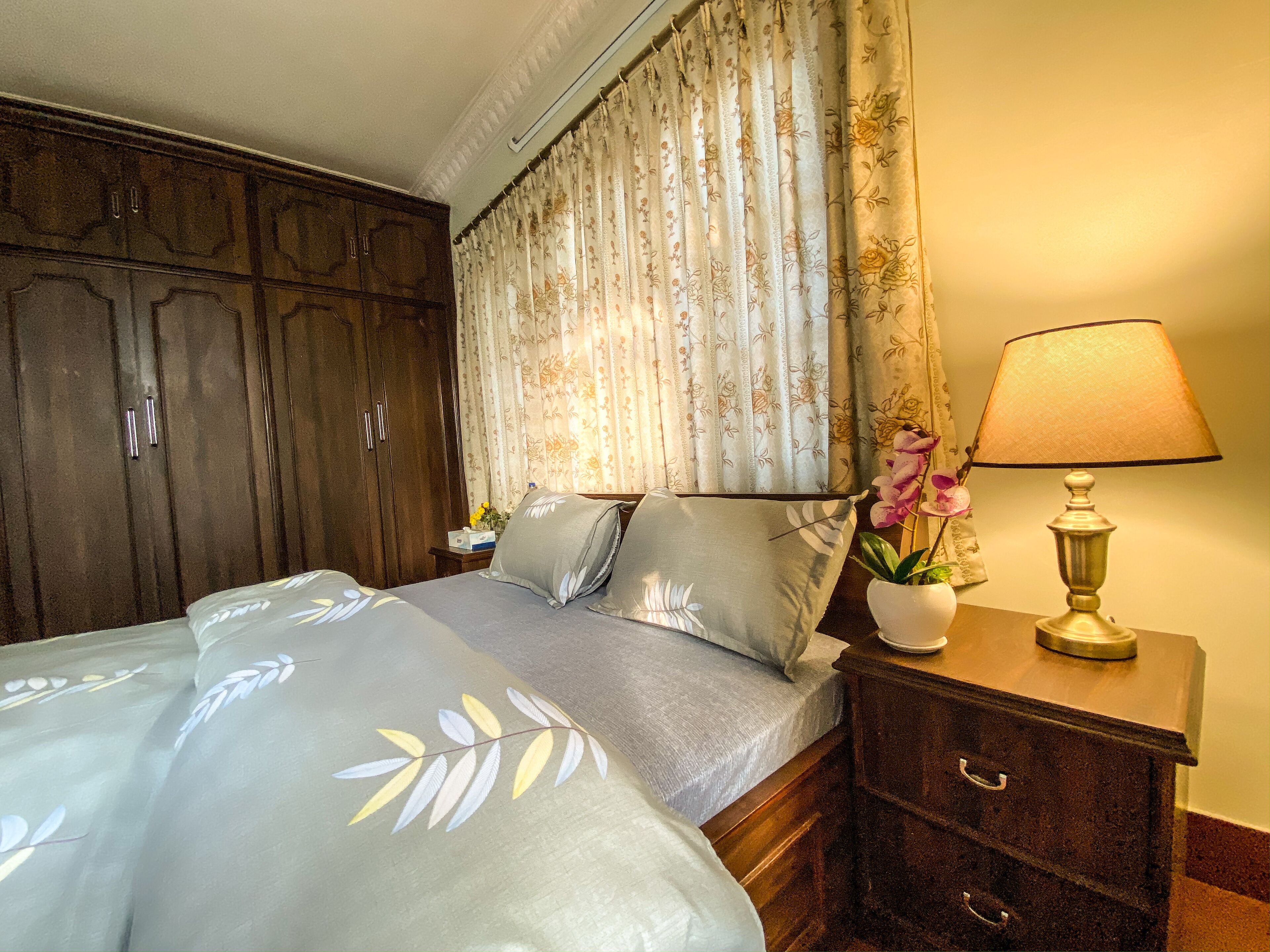 4 室のベッドルーム、アイロン / アイロン台、WiFi、ベッドシーツ