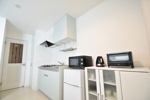 Studio (with Sofa Bed) | Private kitchen | Fridge, microwave, stovetop, electric kettle - Ecot Kugai 1 (Miyakojima)