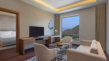 1 bedroom, premium bedding, memory-foam beds, minibar
