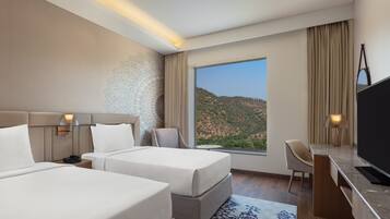 1 bedroom, premium bedding, memory-foam beds, minibar