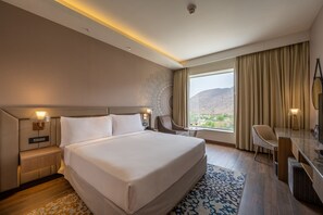 Egyptian cotton sheets, premium bedding, minibar, in-room safe - Doubletree by Hilton Jaipur Amer (Amer)