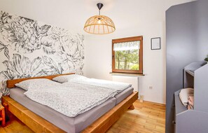 2 bedrooms, travel cot, free WiFi