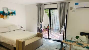 1 habitación, tabla de planchar con plancha, wifi y ropa de cama