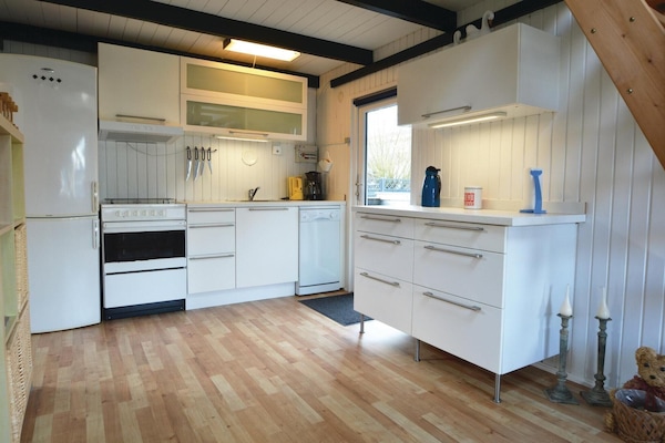 Køleskab, kogeplade, opvaskemaskine, kaffe-/temaskine