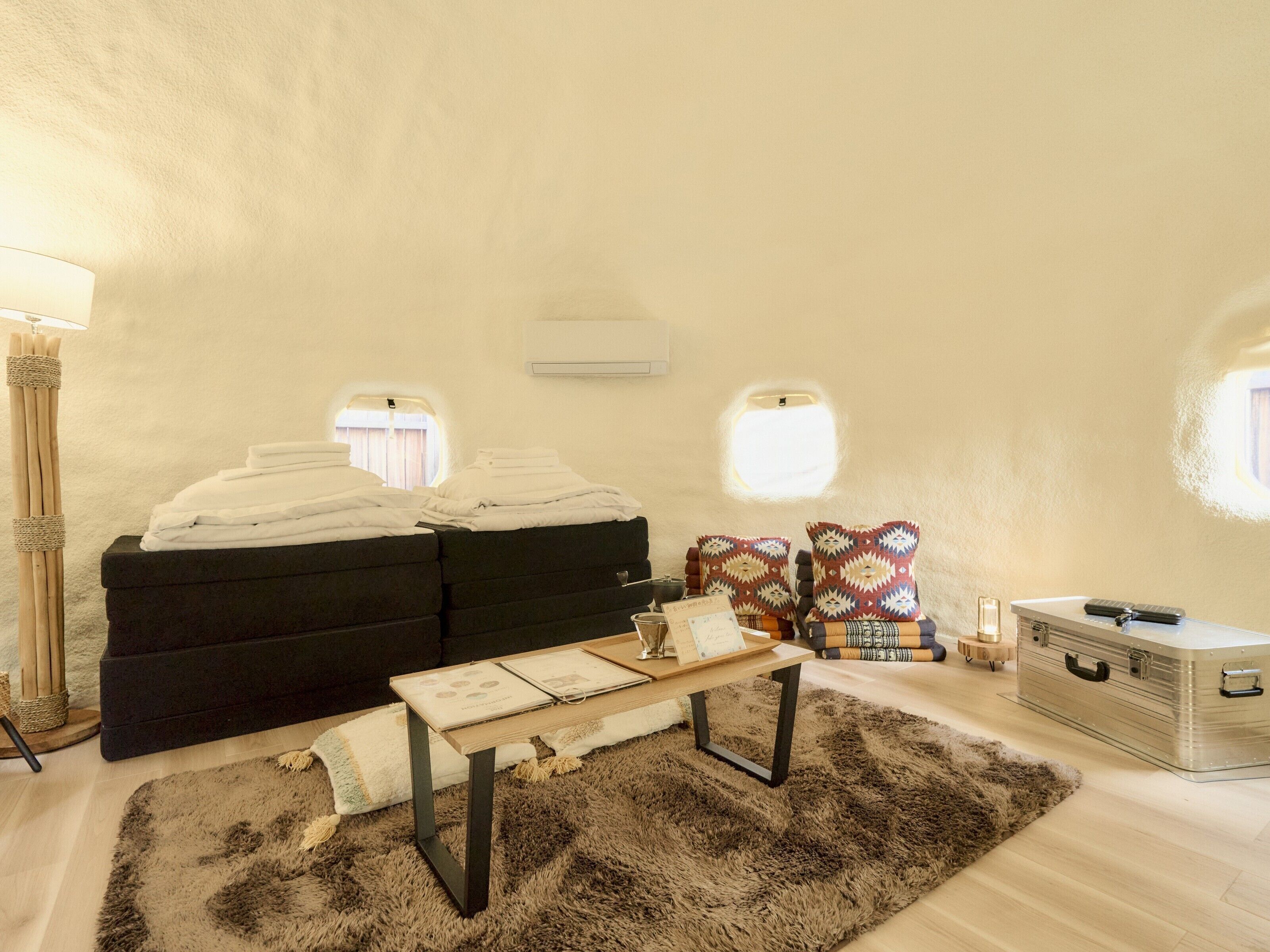 Basic Tent | Free WiFi, bed sheets