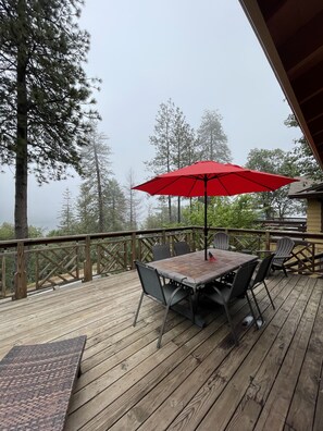 Outdoor dining - PetsOK CrestlineLakeFrontCabin (Crestline)