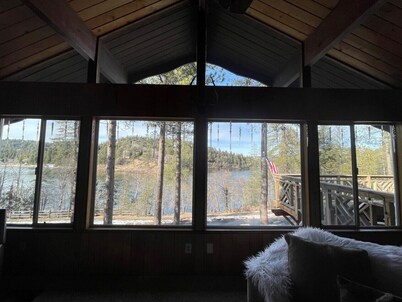PetsOK CrestlineLakeFrontCabin
