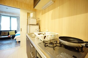 Private kitchenette - Terry's Apartment Namba South VI AD02A (Osaka)