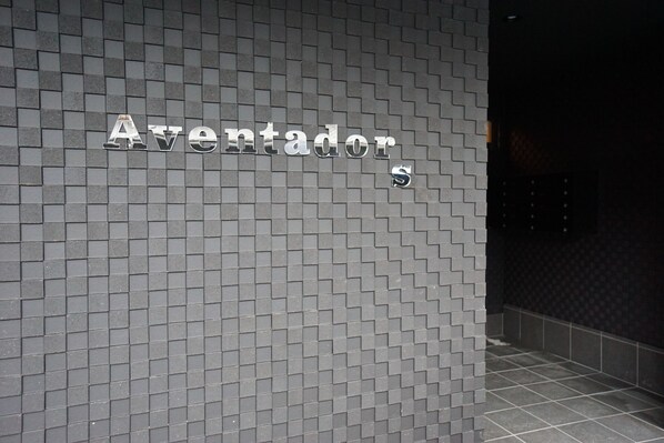 Exterior detail - Terry's Apartment Namba South VI AD02A (Osaka)