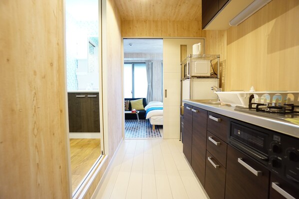 Private kitchenette - Terry's Apartment Namba South VI AD02A (Osaka)