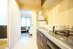 Private kitchenette - Terry's Apartment Namba South VI AD02A (Osaka)