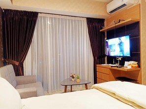 Schreibtisch, schallisolierte Zimmer, Bettwäsche