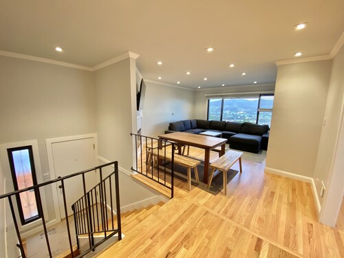 New renovation 7bd/3ba whole house -Deck Views!